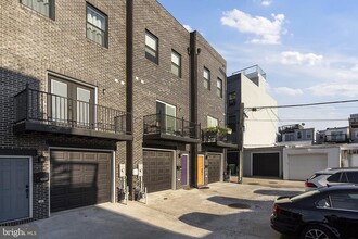 Building Photo - 1207 Clarkson St