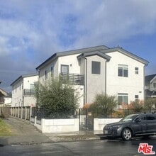 Building Photo - 3955 1/2 S Budlong Ave