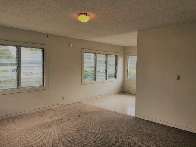 Building Photo - 425 &amp; 427 Kawailoa Road - Sybil Wong