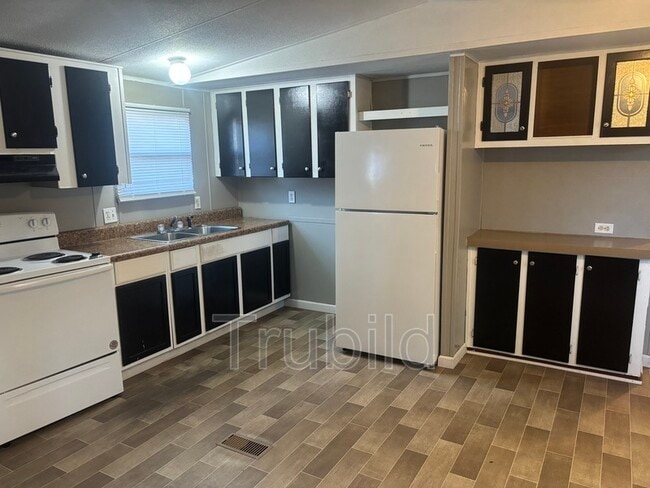 Building Photo - 89 Somerset Dr