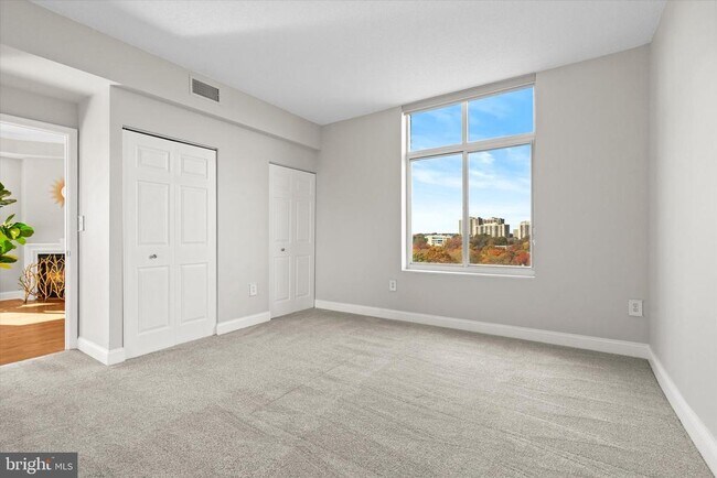 Foto del edificio - 3101 N Hampton Dr