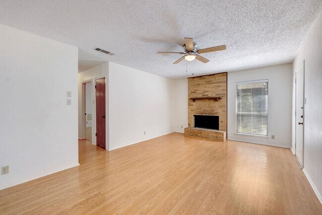 Foto del edificio - 5619 Clay Ave