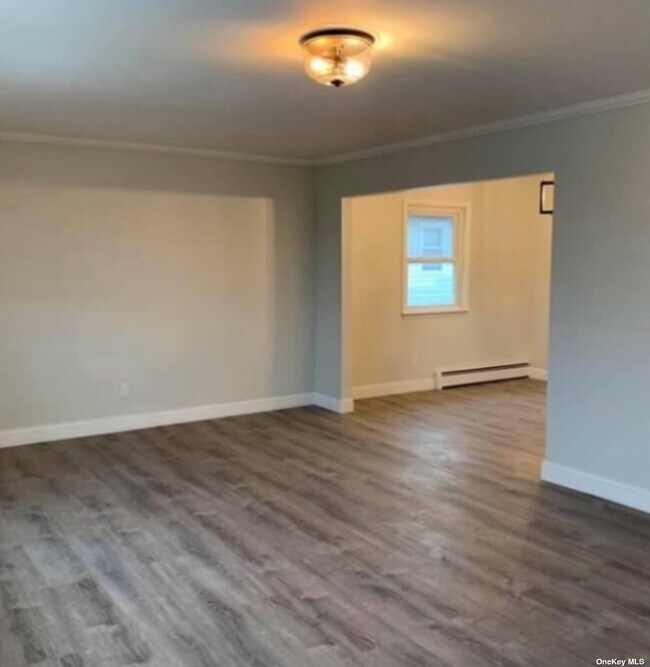Foto del edificio - 885 E Park Ave