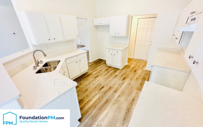 Foto del edificio - 3929 Wesley Forest Pl W