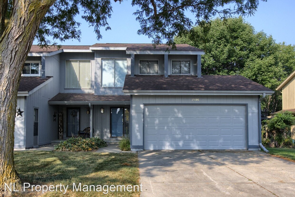 2 br, 2.5 bath House 15106 Normandy Blvd House for Rent in Bellevue