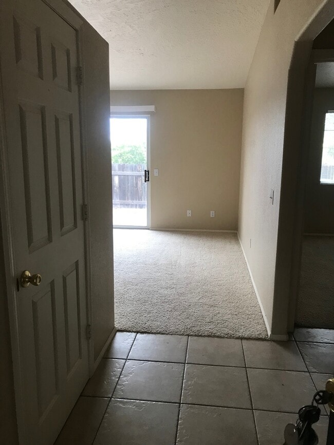 Building Photo - Occupied - 2 Bedroom 1 Bath - Contact Property Pros Property Management
