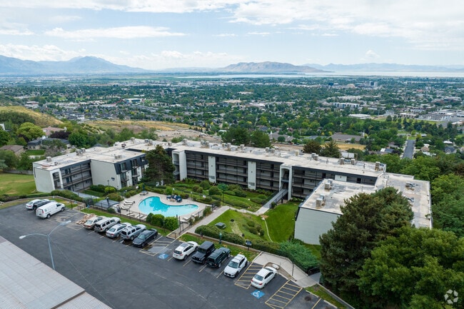 Aerial Photo - Lookout Pointe