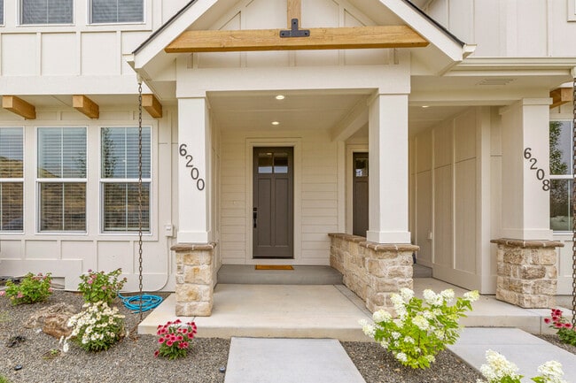 Building Photo - 6200 N Holly Spgs Ln