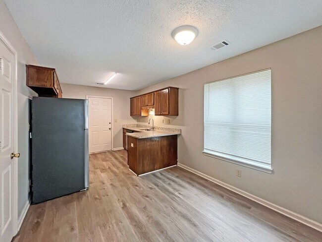 Building Photo - 7016 Tudor Ln