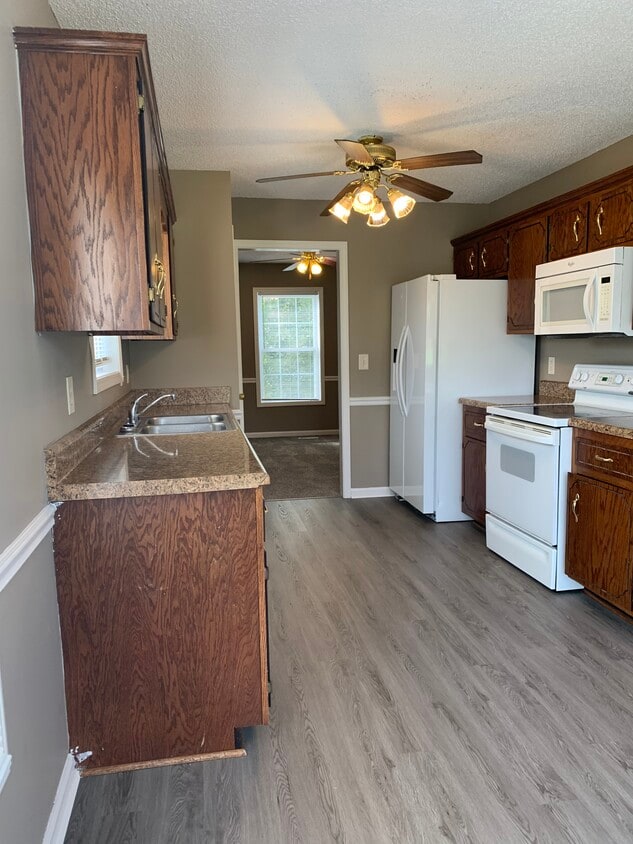 Building Photo - 1476 Buchanon Dr