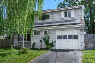 Building Photo - 16 Gerard Ave