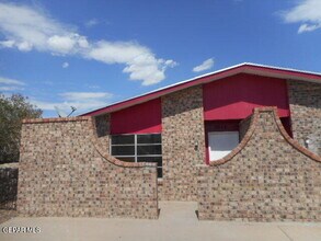 Building Photo - 3014 Barkarian Pl