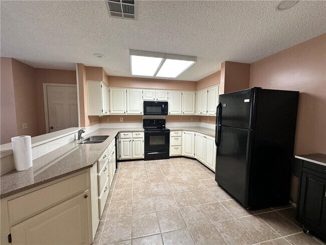 Foto del edificio - 8 Teresa Dr