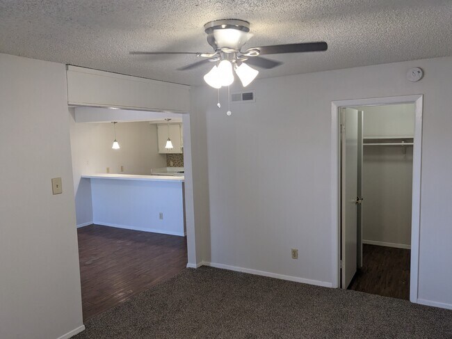 Foto del edificio - 6008 N Lamar Blvd