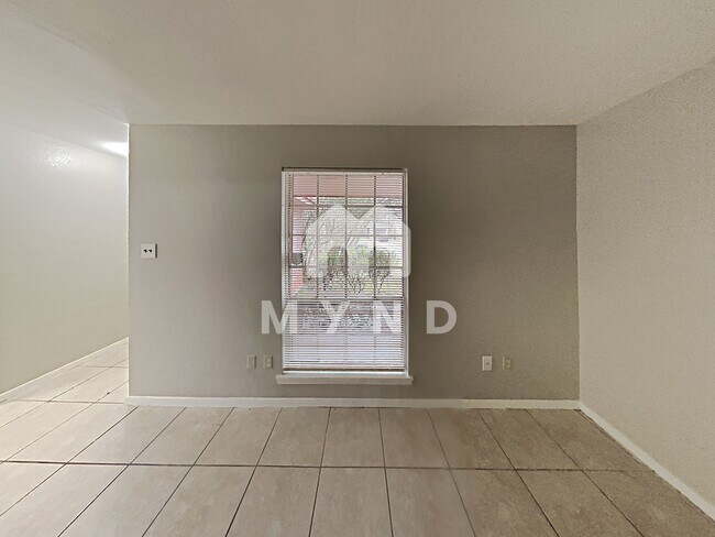 Foto del edificio - 3818 Heatherbrook Dr