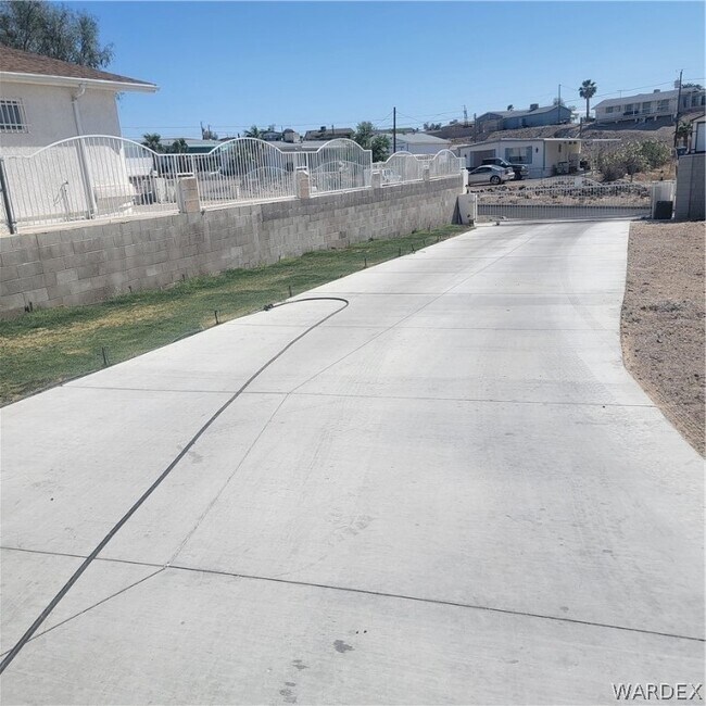 Building Photo - 1452 Luna Ln