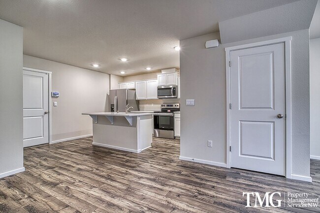 Building Photo - Wonderful 3 Bed 2.5 Bath Townhome in Orcha...