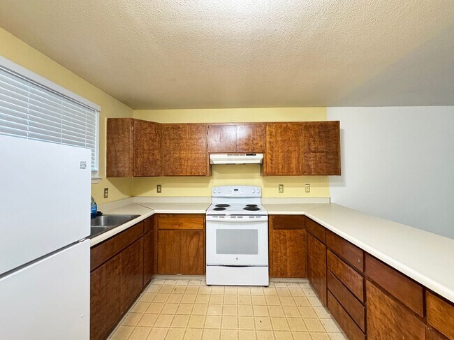 Foto del edificio - 2148 Primrose Dr