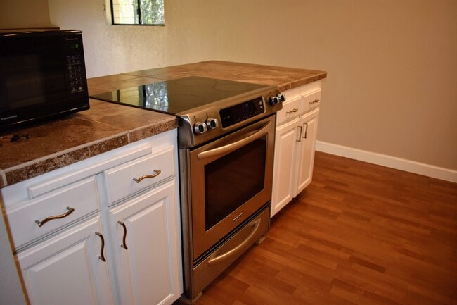 Foto del edificio - 3290 Rockview Pl