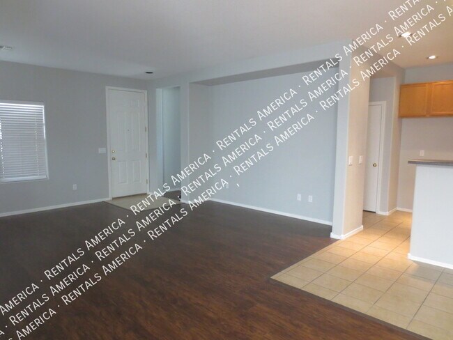 Building Photo - Available NOW ~ 3 Bed 2.5 Bath in Mendocin...