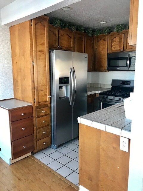 Foto del edificio - COMING SOON! 2 bedroom 2.5 bath townhouse ...