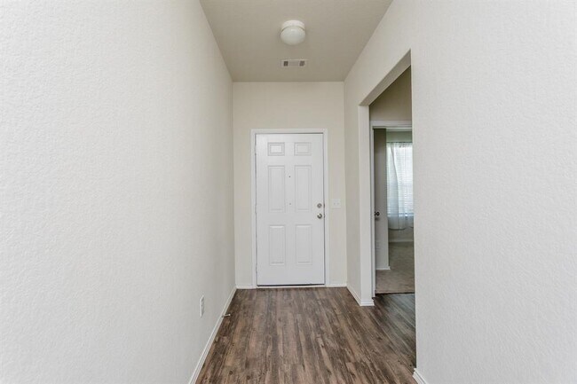 Foto del edificio - 25811 Rustical Rd