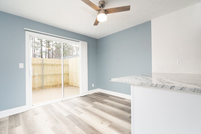 Foto del edificio - 7560 Taylor Rd