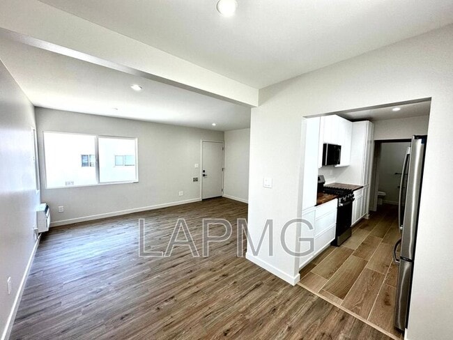 Building Photo - 2304 N Frederic St