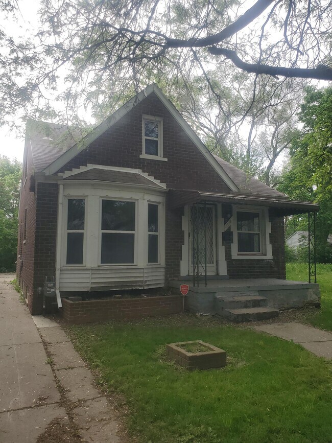 Building Photo - 8343 Roselawn St