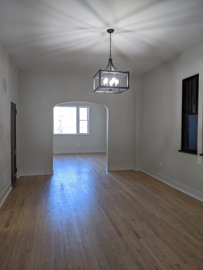 Foto del edificio - 1319 W Grand Ave