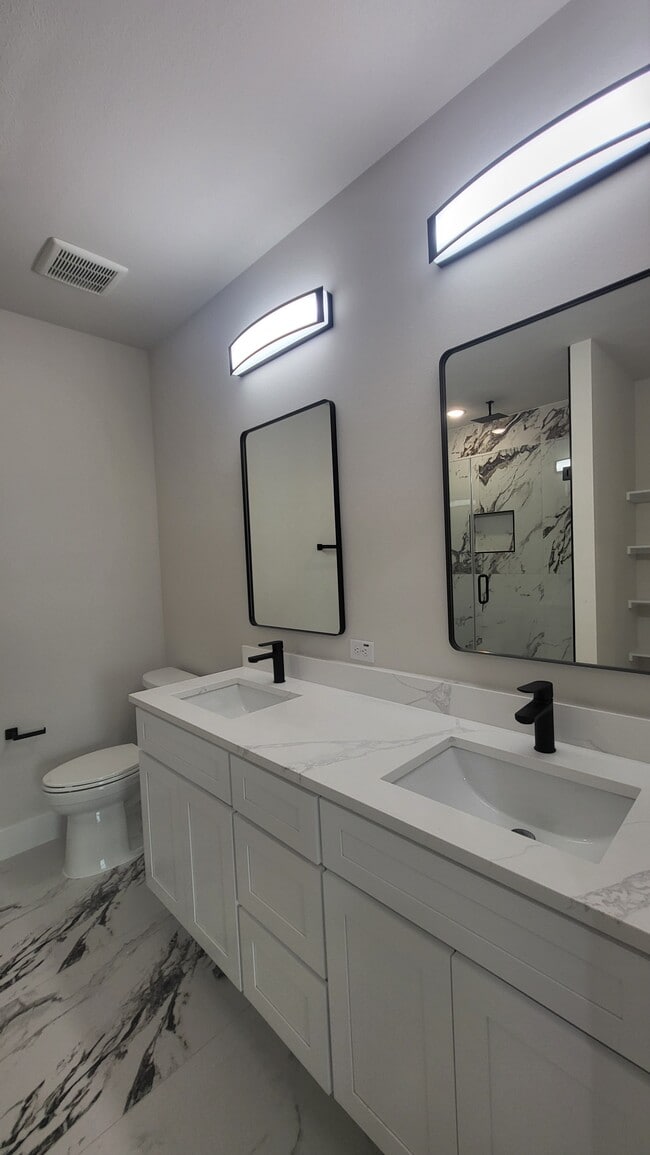 Building Photo - 2348 Alsiddiq Dr
