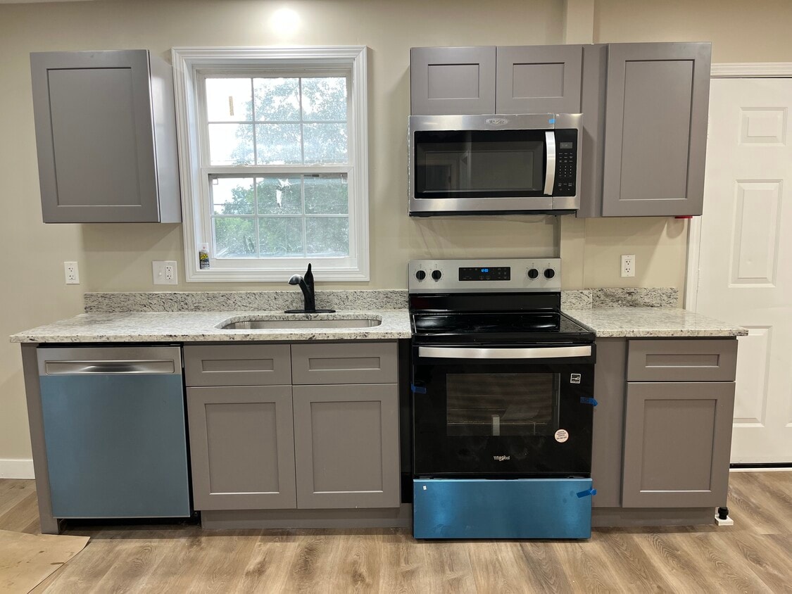 Soft close cabinets, new kitchen. - 2741 Jones Ave