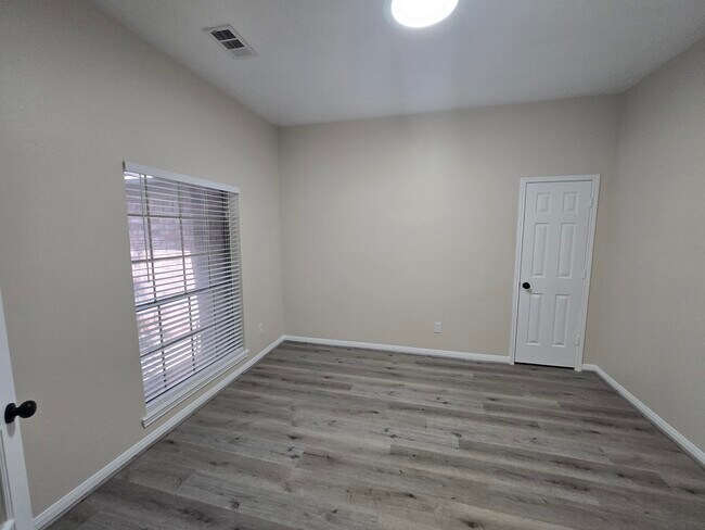 Building Photo - 1806 Laurel Bay Dr