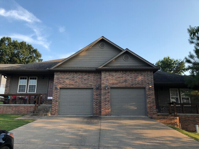 Duplex Unit #2 - 610 Rolling Hills Dr