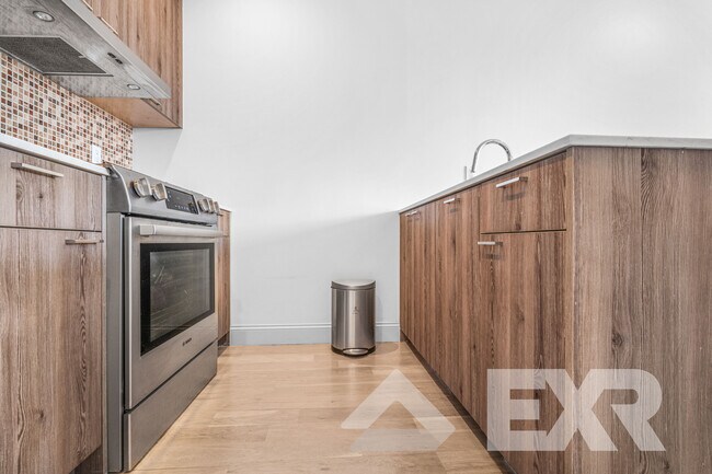 Building Photo - 1094 Madison St