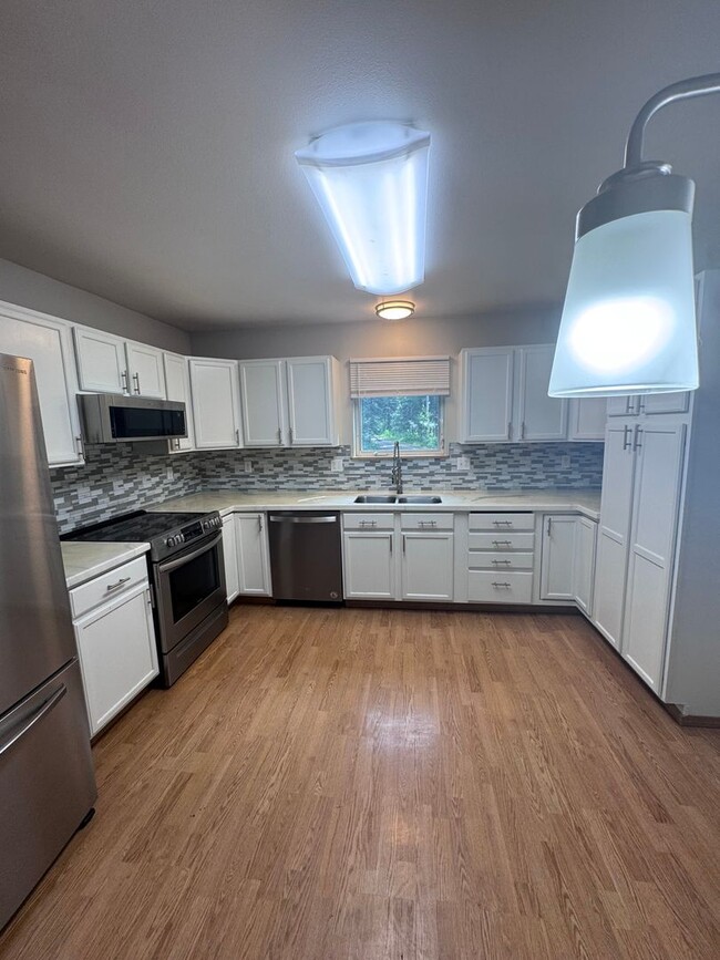 Building Photo - 3 Bed / 1.5bath House in North Pole