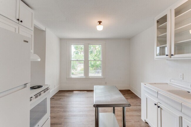 Foto del edificio - 1 Bedroom Duplex in Tobin Hill