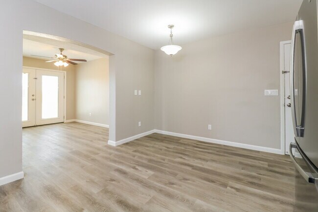 Building Photo - 9922 N 88th Ave