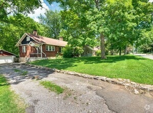 Building Photo - 1243 McGavock Pk