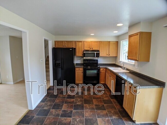 Building Photo - 13173 Saturn Dr