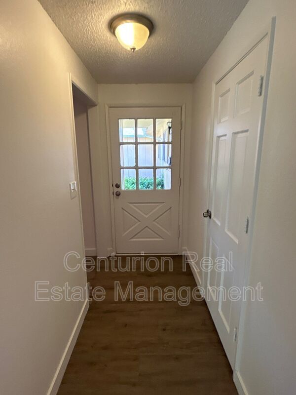 Foto del edificio - 475 NW Walnut Blvd