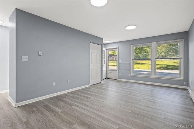 Building Photo - 500 NY-299