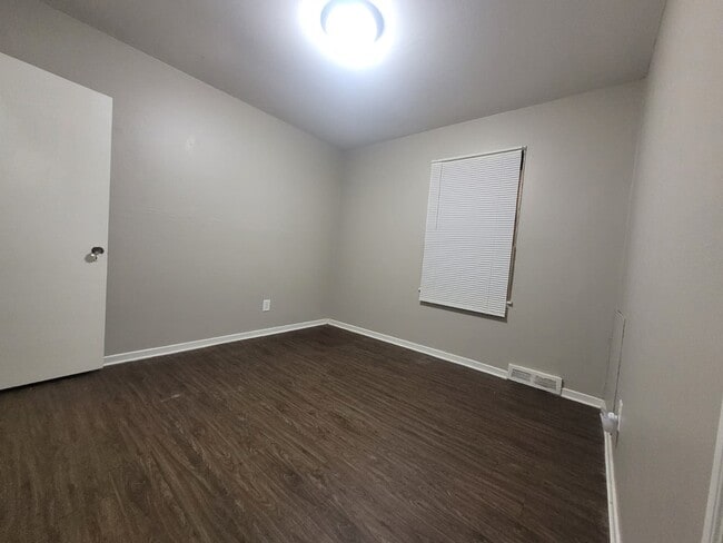 Building Photo - 405 N Greenwich St