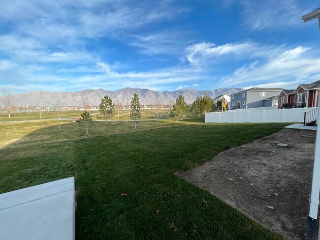Building Photo - 6522 N Flat Top Dr