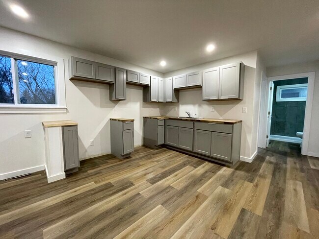 Foto del edificio - 7350 Beech Ave