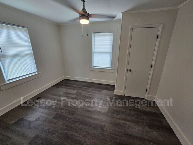 Foto del edificio - 1819 Wood Ave