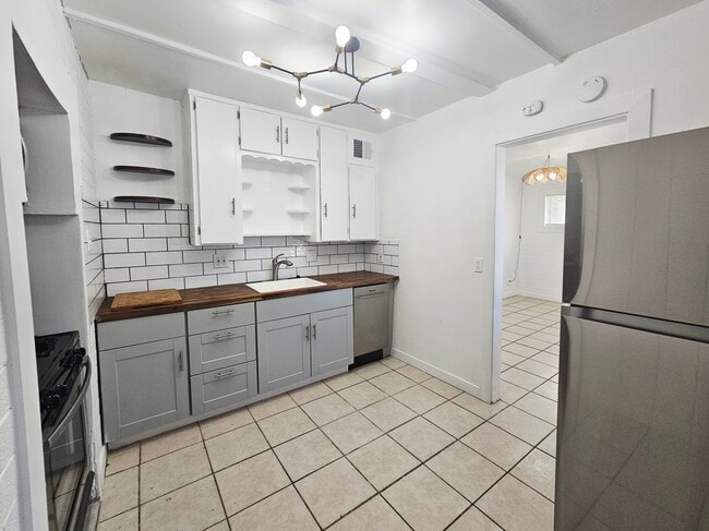 Foto del edificio - 1731 E Moreland St