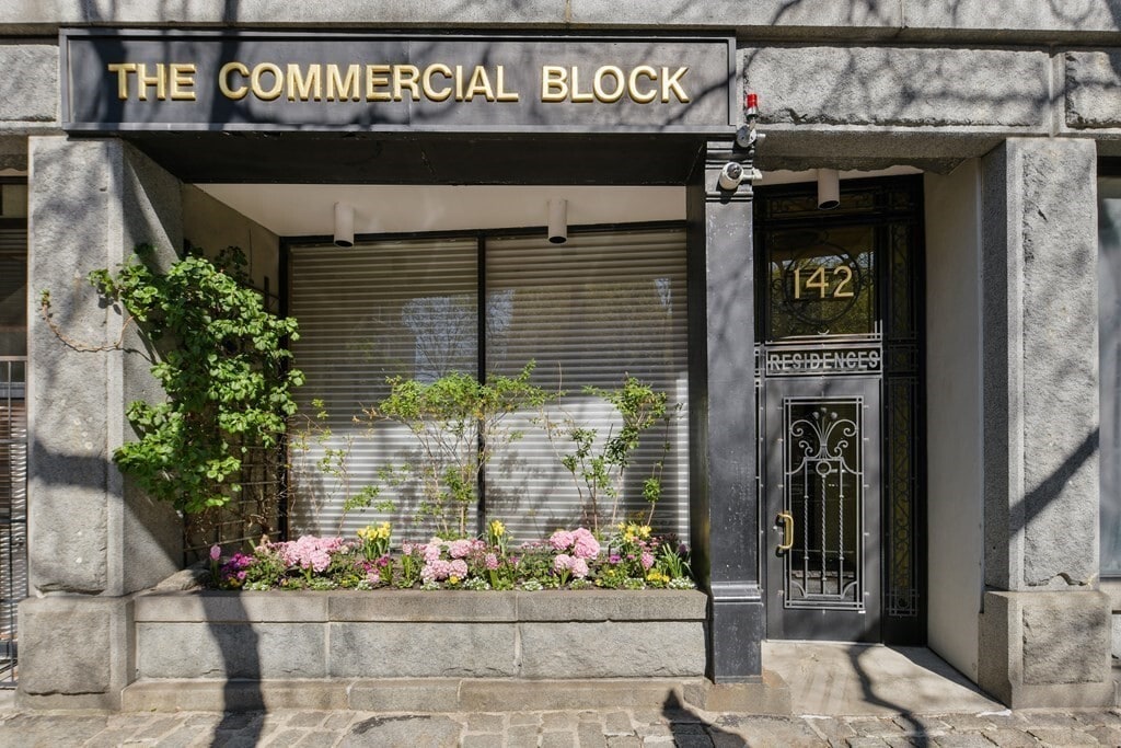 Primary Photo - 142 Commercial Street