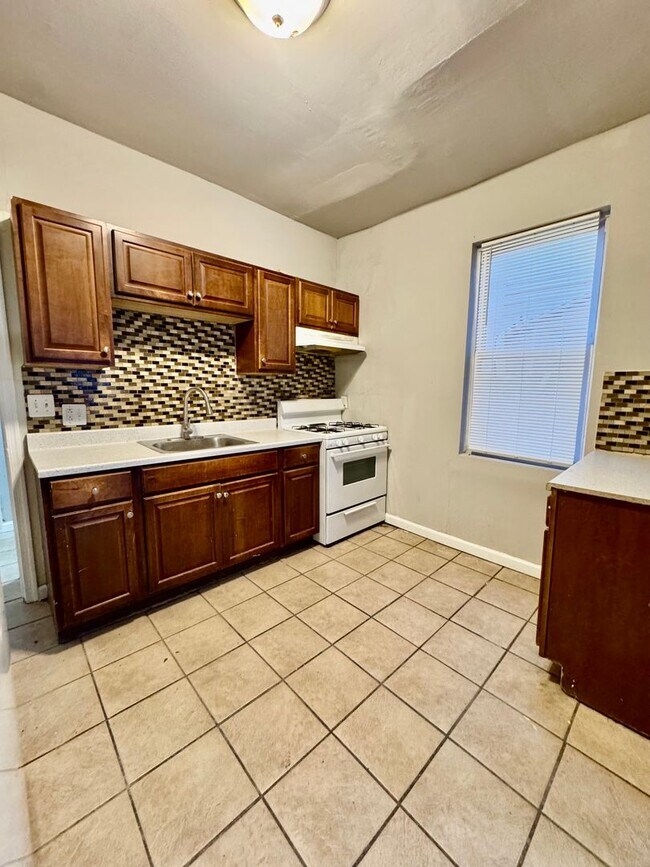 Building Photo - 3BD/1BA West Philadelphia Apartment Availa...