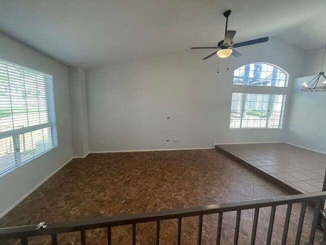 Foto del edificio - BOX SPRINGS 3BD 2BA